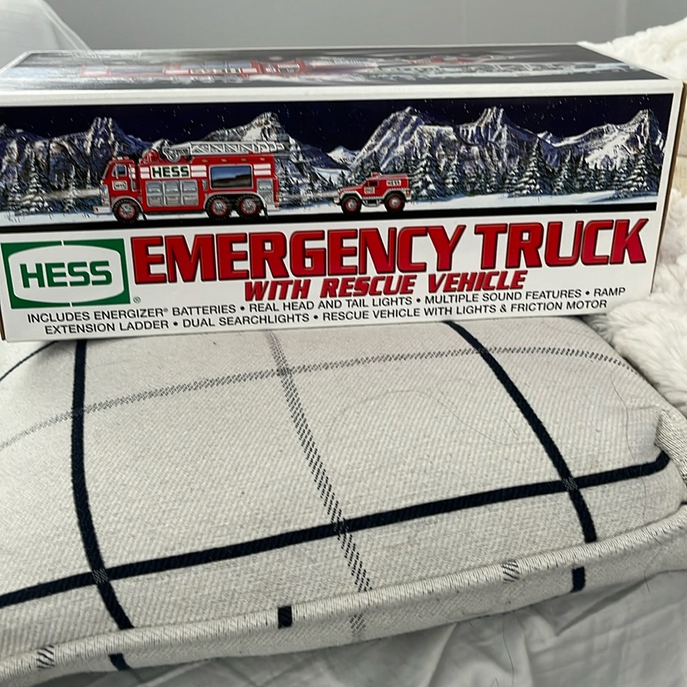 Hess Emergency Truck with Rescue Vehicle New Sealed